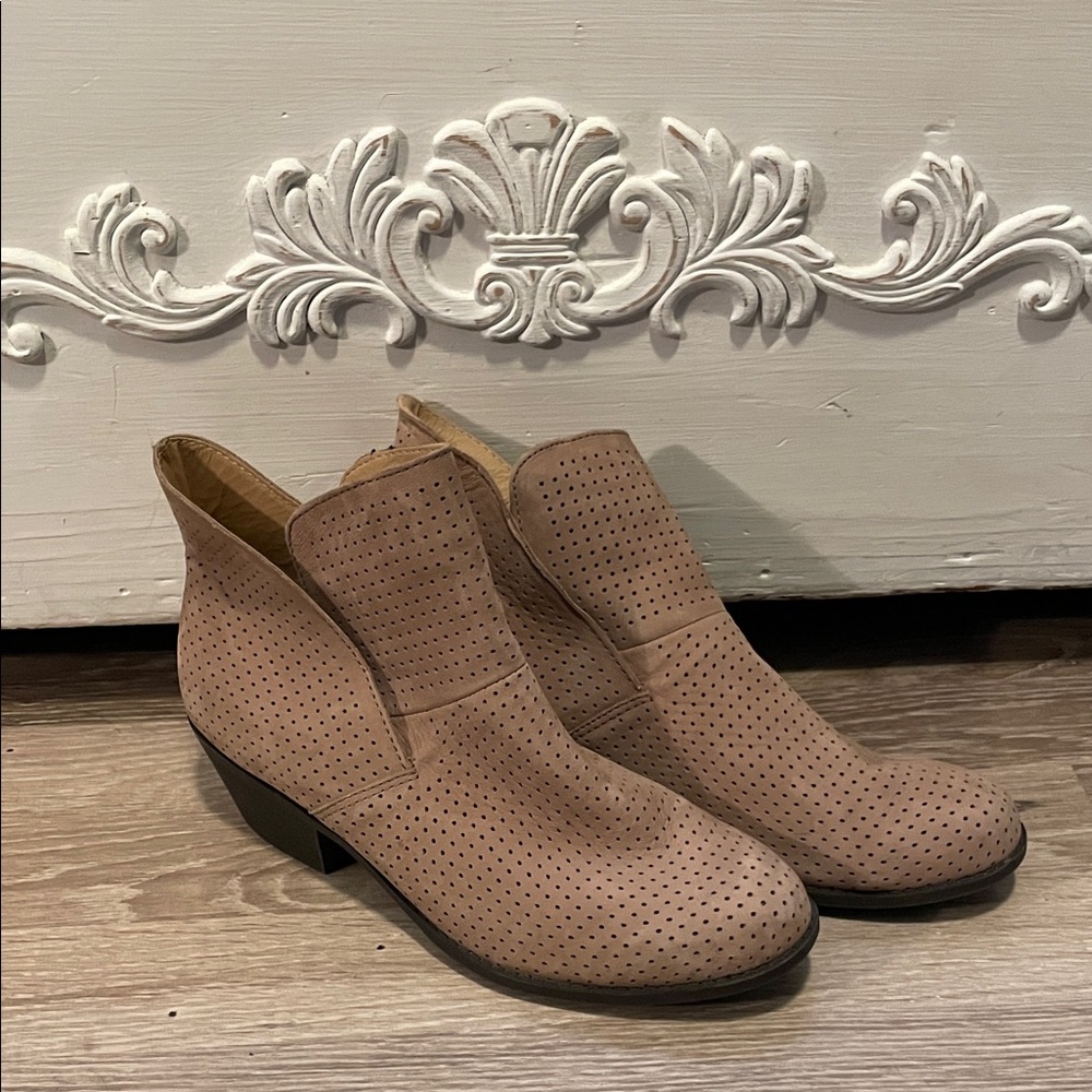 Me Too Tan Ankle Boots